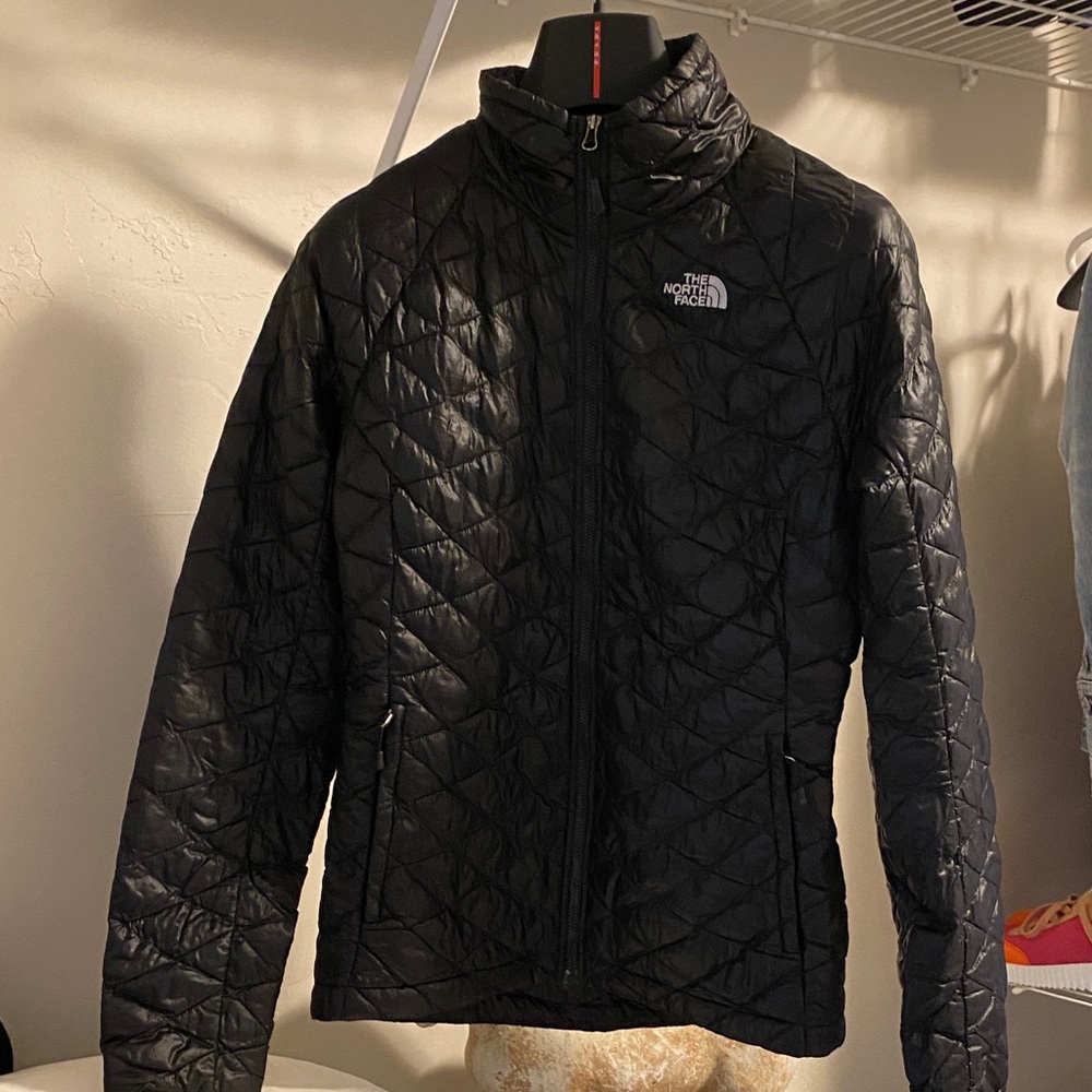 North Face black quilted jacket. Size S